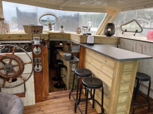 Exceptionnel Bateau Maison Reine Mathilde Ouistreham Ngoại thất bức ảnh