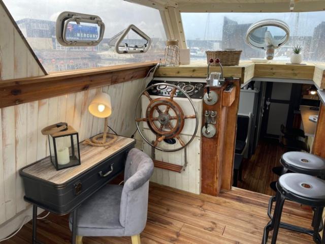 Exceptionnel Bateau Maison Reine Mathilde Ouistreham Ngoại thất bức ảnh