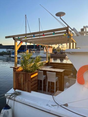 Exceptionnel Bateau Maison Reine Mathilde Ouistreham Ngoại thất bức ảnh