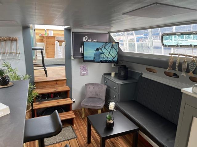Exceptionnel Bateau Maison Reine Mathilde Ouistreham Ngoại thất bức ảnh